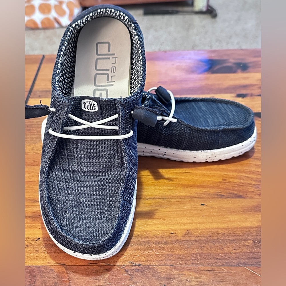 Hey Dude Navy Slip-On Shoe. Good condition. Size 7 - Picture 4 of 6